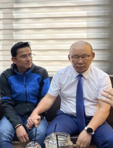 huyen-thoai-bong-da-thai-lan-nhan-gui-mui-man-den-hlv-park-hang-seo