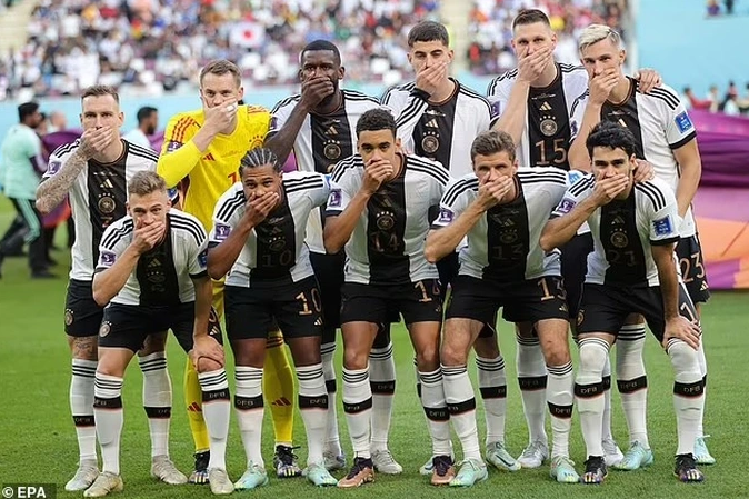 bong-da-duc-va-su-thoai-trao