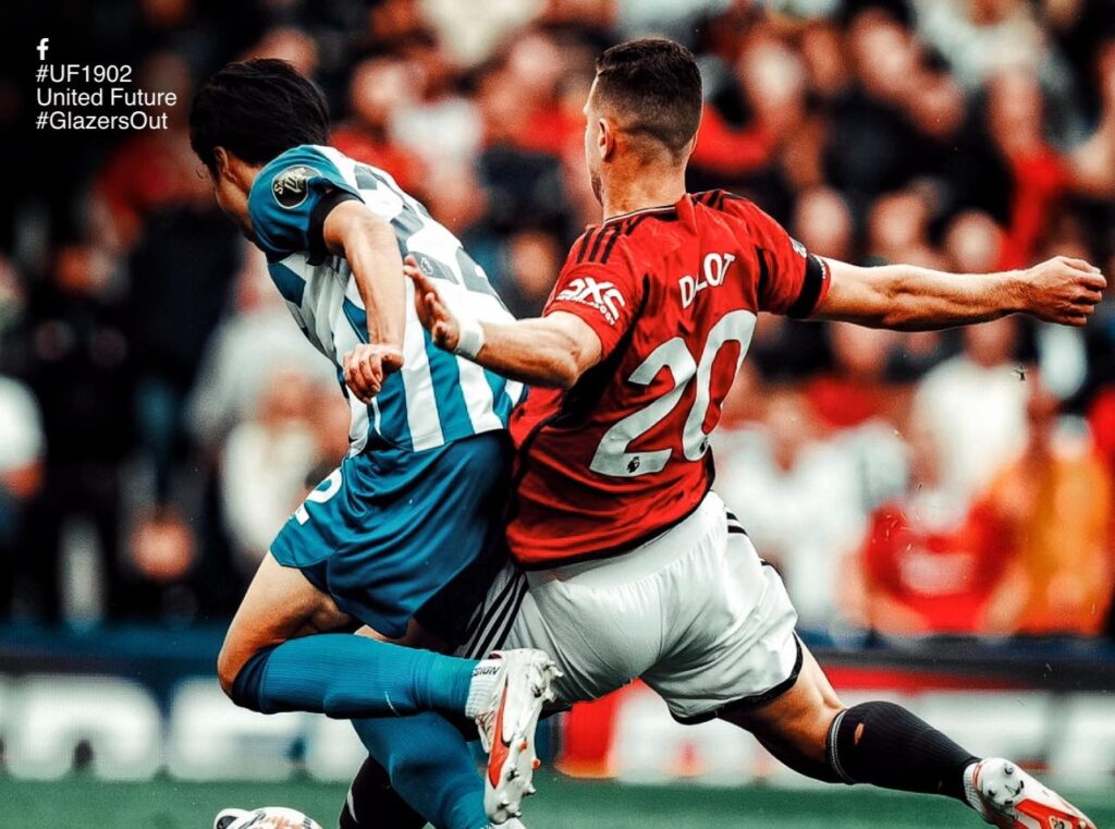 Dalot là điểm sáng hiếm hoi của M.U trong trận thua Brighton