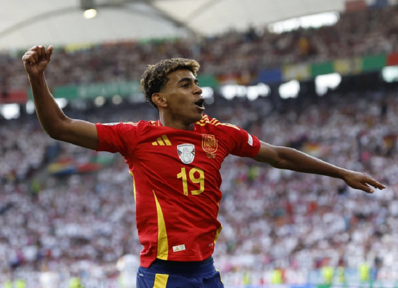 ai-se-la-lamine-yamal-cua-bong-da-tre-viet-nam