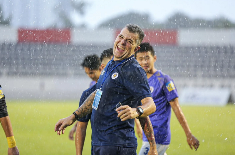 hlv-cristiano-roland-nhan-chuc-vu-dac-biet-sau-khi-cung-u17-ha-noi-dang-quang-giai-quoc-gia