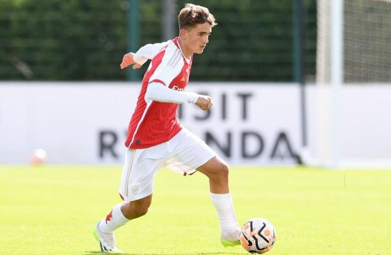 dean-jones-cau-ay-se-duoc-len-doi-1-arsenal