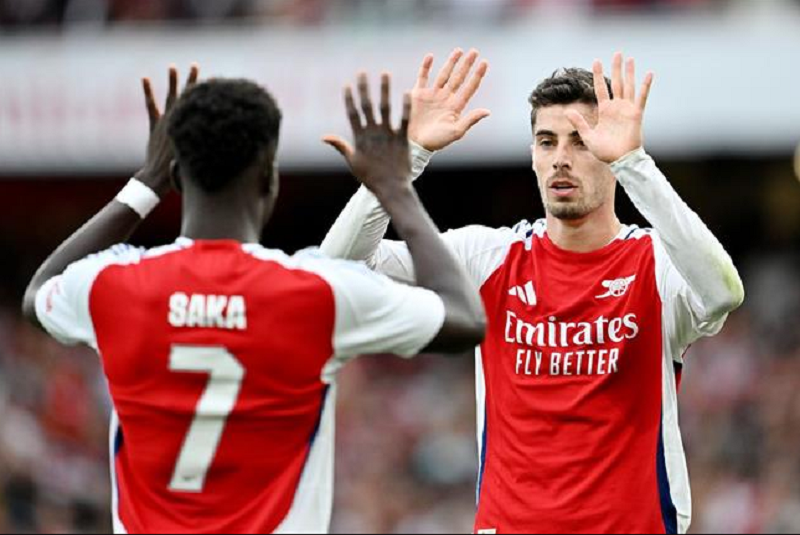 bukayo-saka-len-tieng-bao-ve-kai-havertz-truoc-lan-song-chi-trich