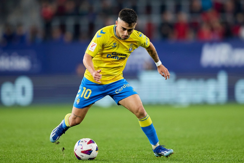 arsenal-chuan-bi-ky-hop-dong-voi-iniesta-2-0-san-sang-dua-vo-dich-premier-league