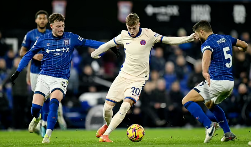 marc-cucurella-chelsea-da-danh-mat-binh-tinh-va-phai-tra-gia