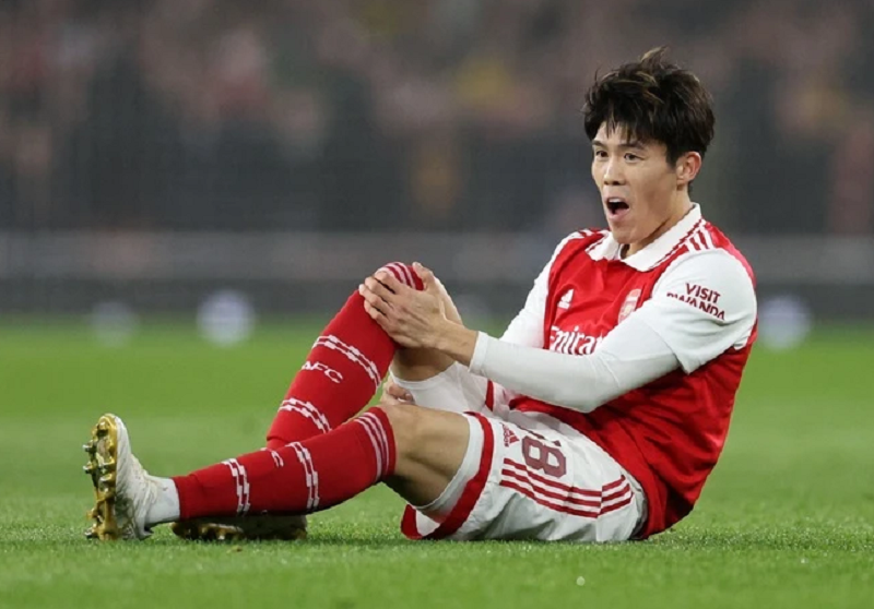 nguy-co-lon-cho-arsenal-tomiyasu-co-the-phai-nghi-dai-han