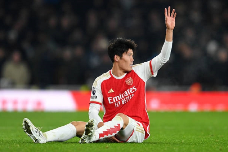 nguy-co-lon-cho-arsenal-tomiyasu-co-the-phai-nghi-dai