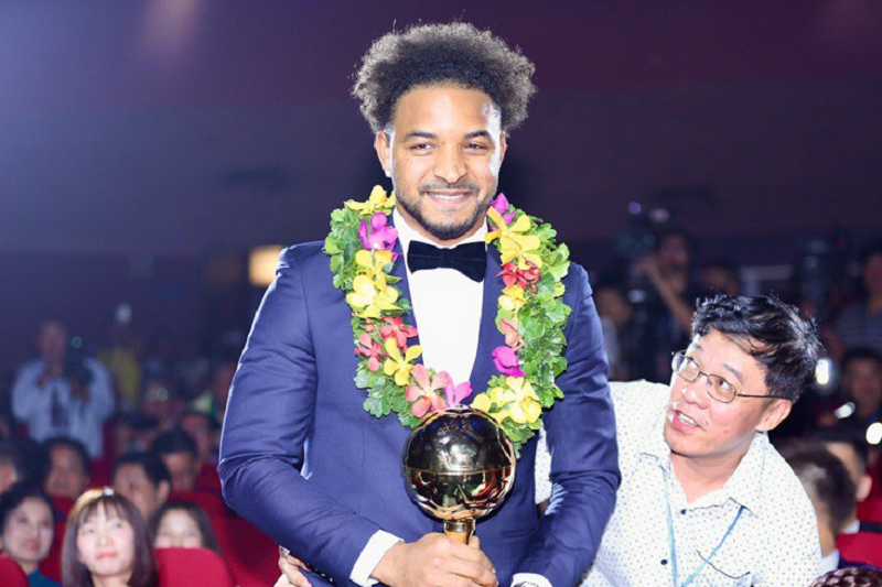 duoc-vinh-danh-xuan-son-hua-lam-dieu-dac-biet-voi-trieu-fan-viet