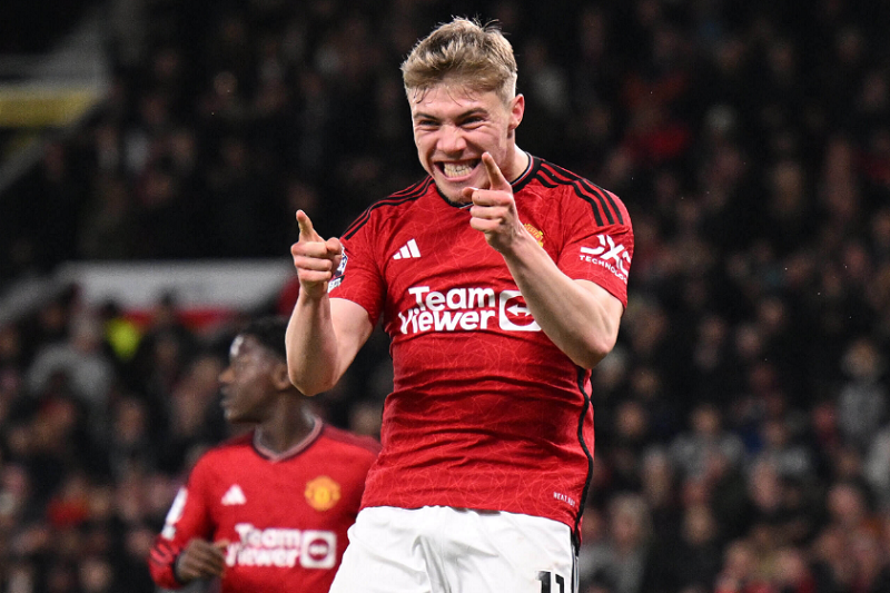 thi-dau-nhat-nhoa-rasmus-hojlund-co-nen-thu-don-hanh-ly-de-roi-mu