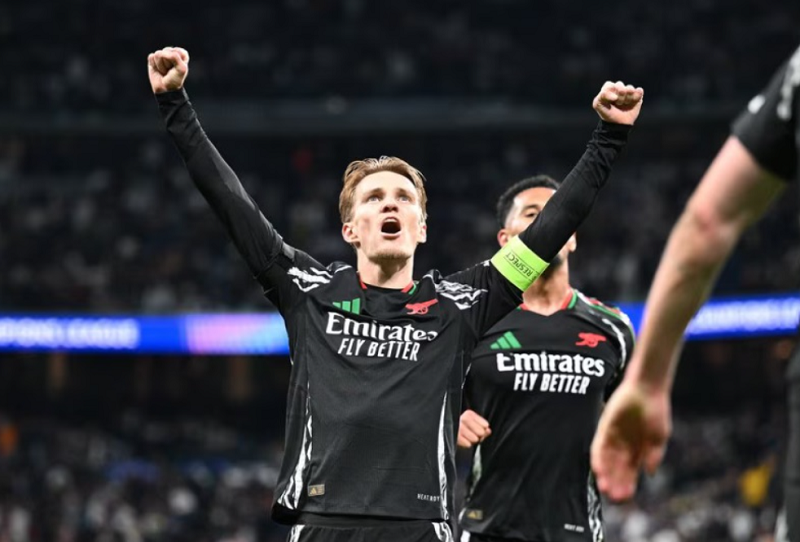 danh-bai-real-arsenal-viet-lai-trat-tu-quyen-luc-cua-bong-da