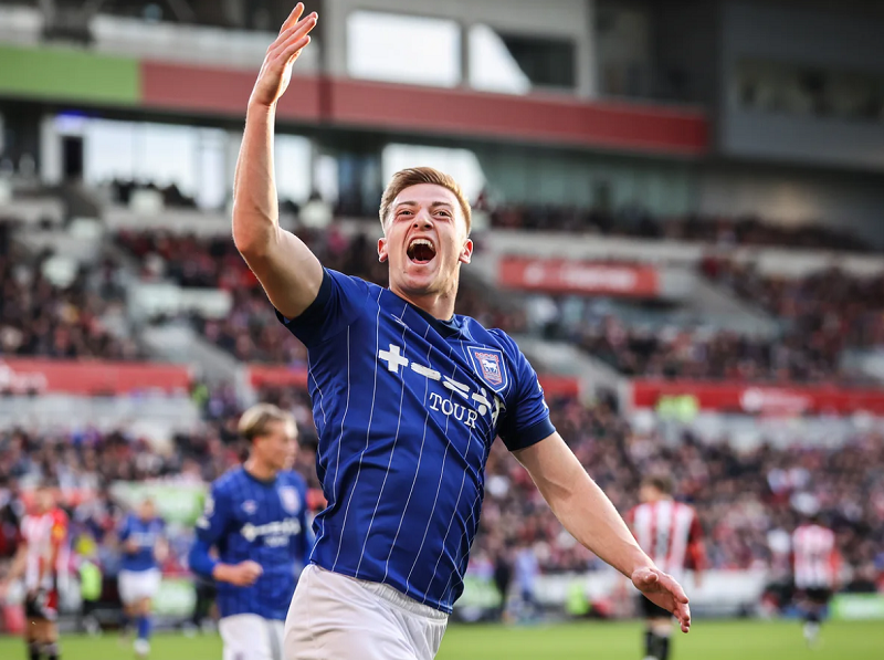 fabrizio-romano-tiet-lo-chelsea-va-man-united-canh-tranh-quyet-liet-vi-liam-delap