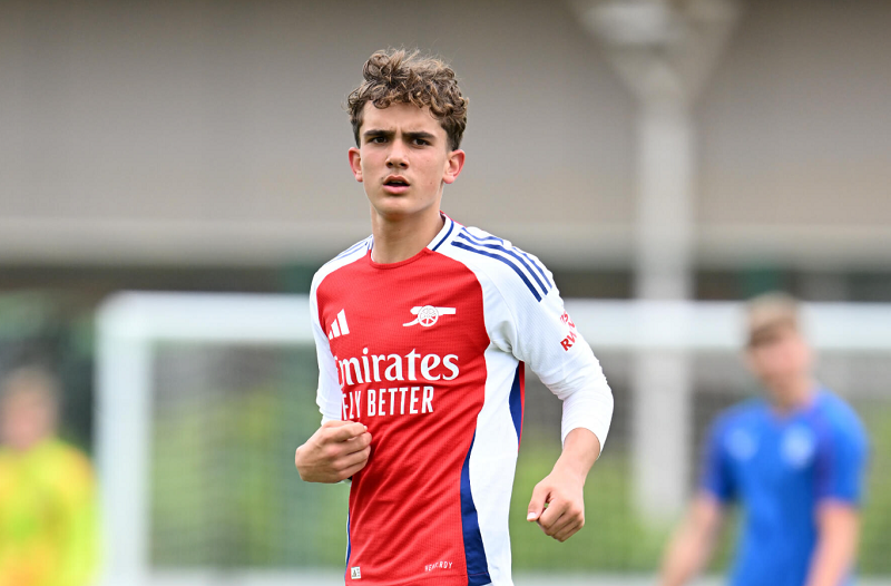 max-dowman-duoc-arteta-trao-co-hoi-du-dau-he-cung-arsenal