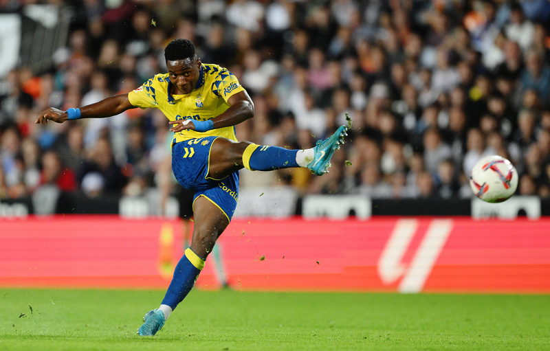 chelsea-chinh-thuc-hoan-tat-chu-ky-dau-tien-trong-phien-cho