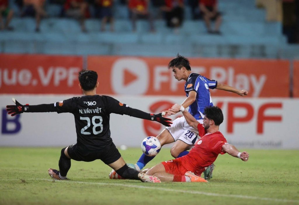 Văn Việt thường xuyên có những màn trình diễn xuất thần trong màu áo Thể Công Viettel